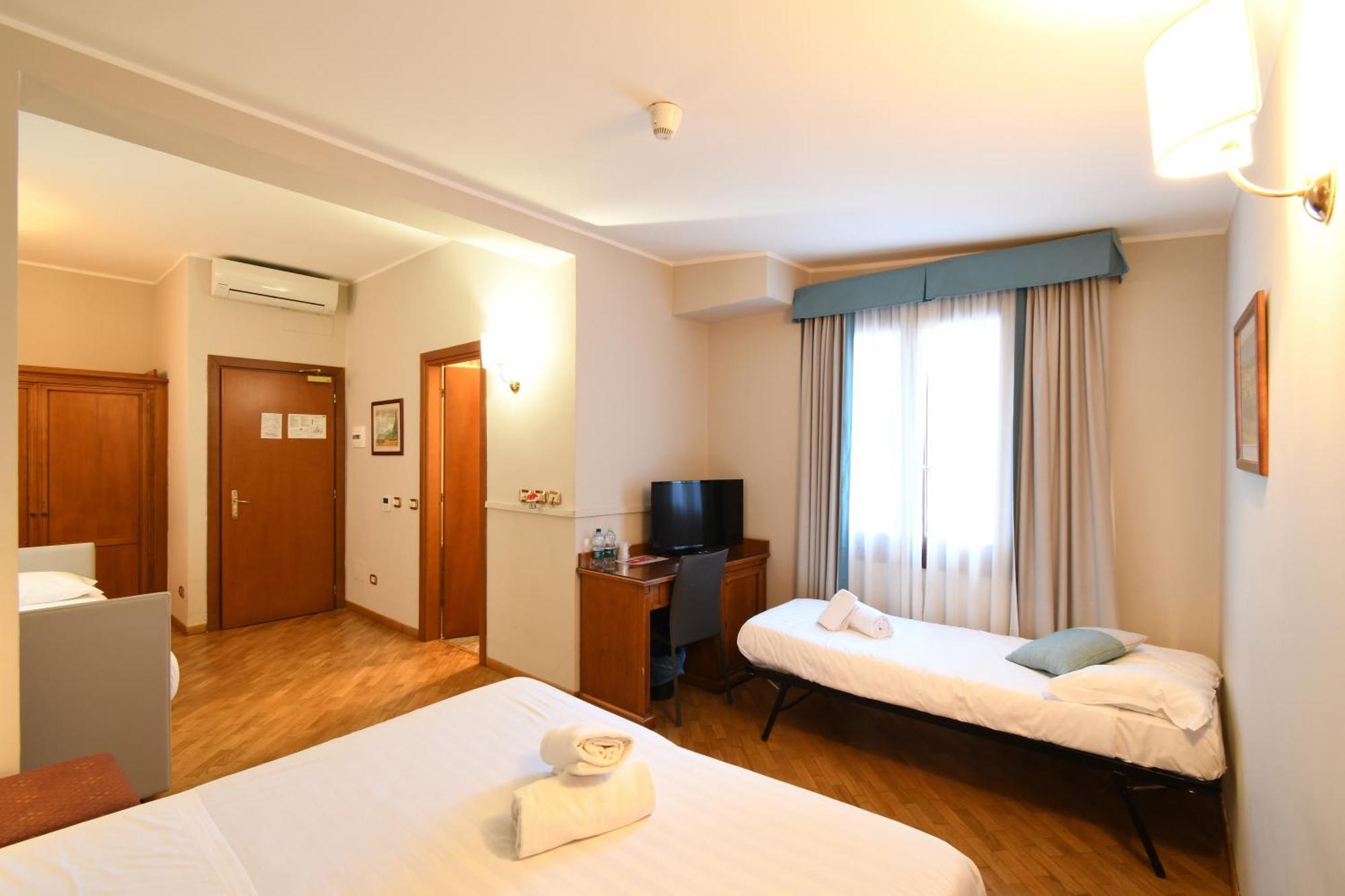 Hotel Cavour 3*