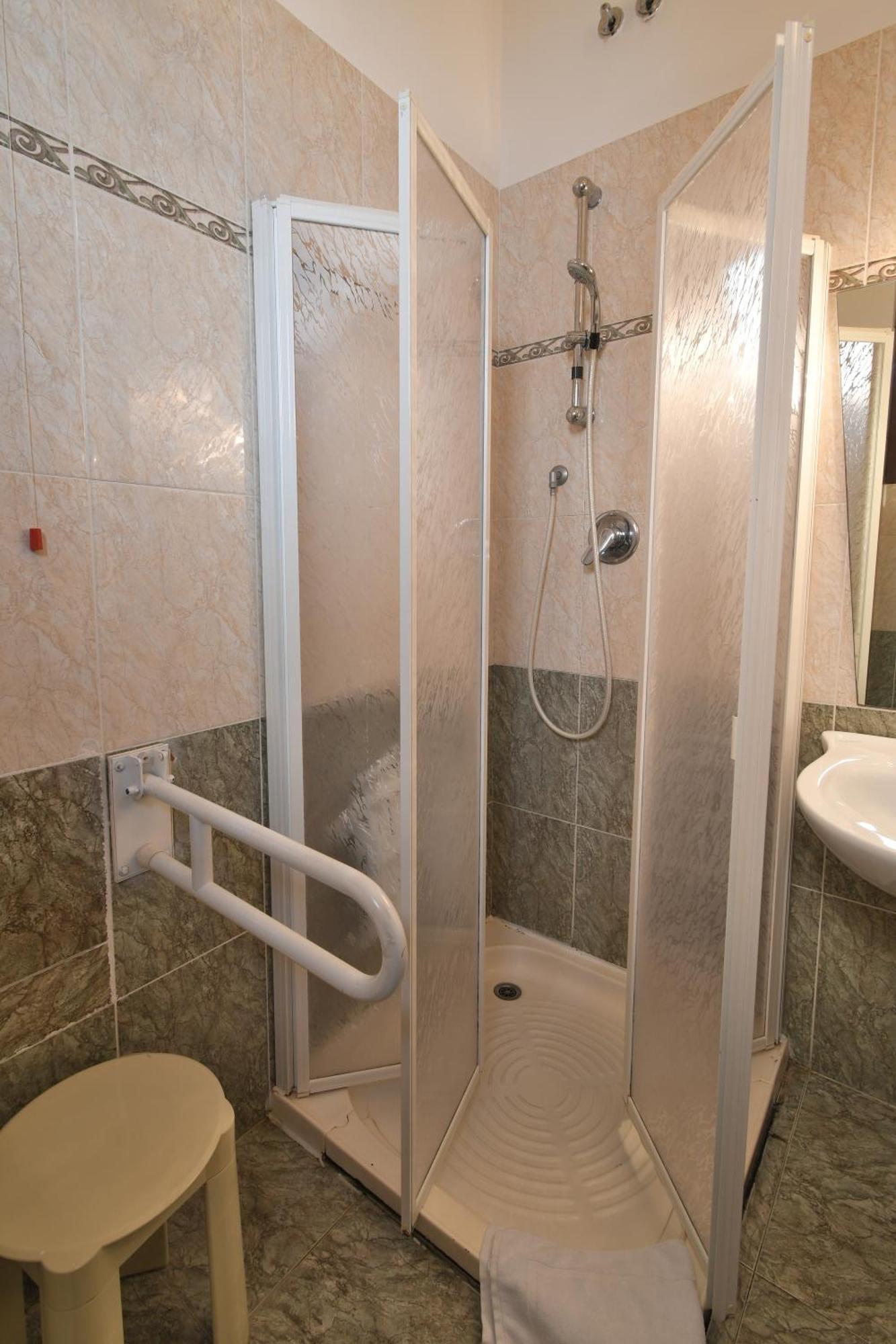 Cavour 3*